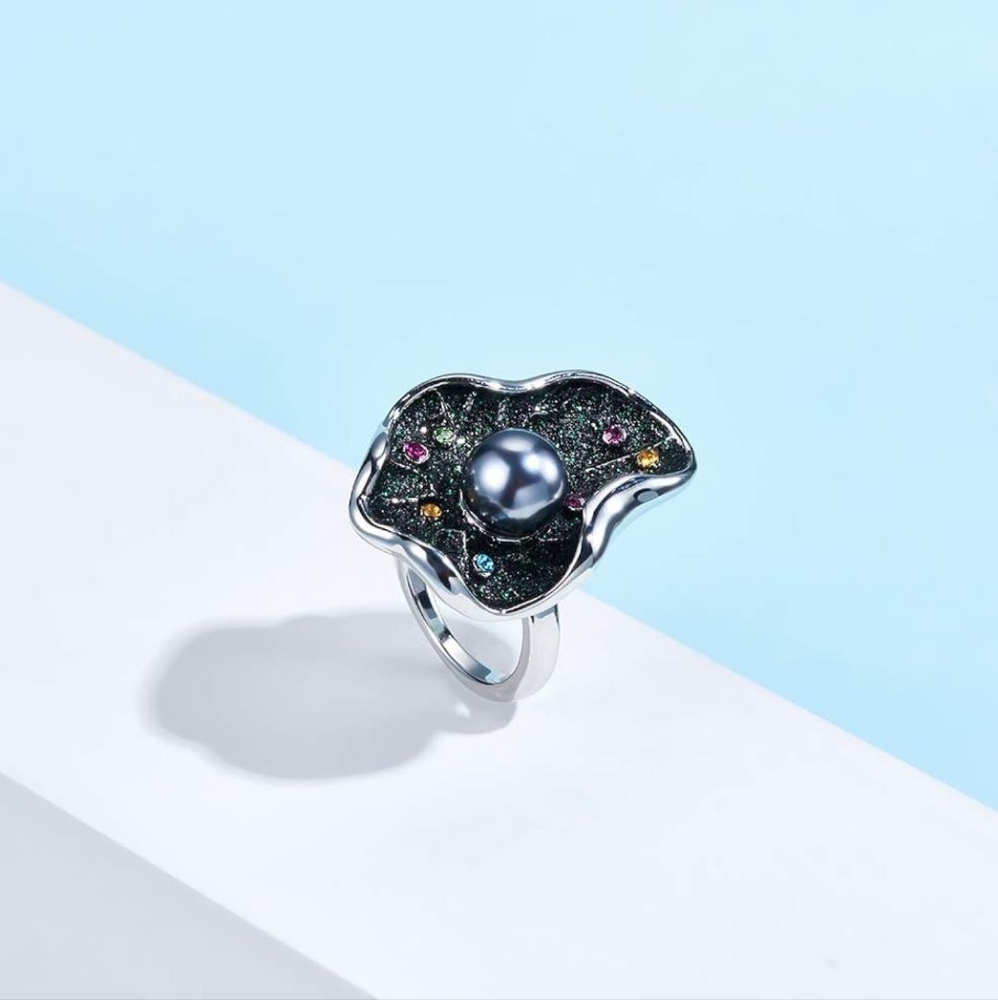 Flower-Shaped Statement Ring With Black Petals An… - image 7